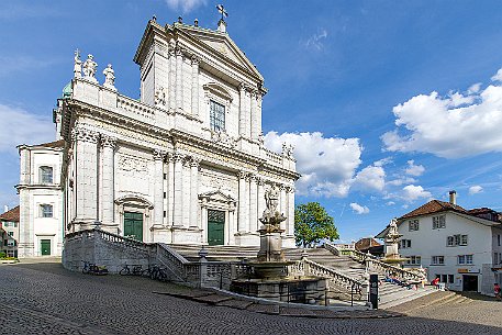 St. Ursenkathedrale | Solothurn Die St. Ursenkathedrale ist das wichtigste Bauwerk des Frühklassismus in der Schweiz, erbaut 1762-1773 vom Architekten Gaetano Matteo Pisoni aus Ascona.